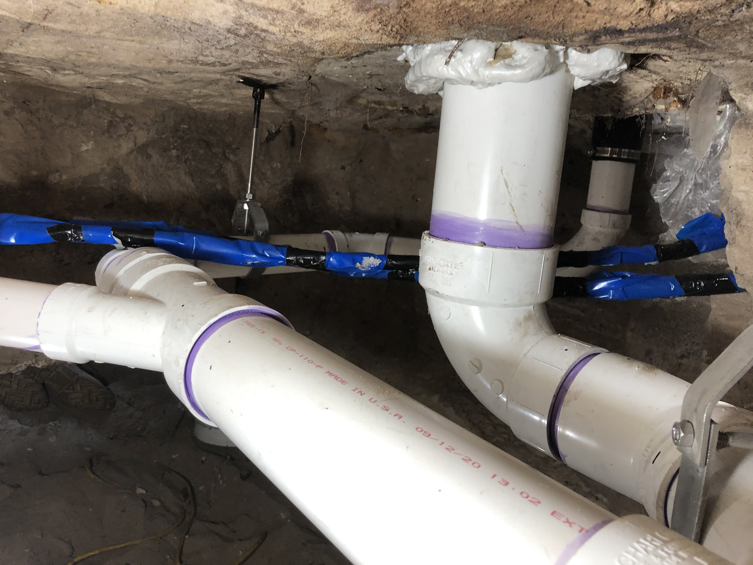 Plomeros - Fontaneros - Reemplazo de tuberias de drenaje de hierro - Instalacion de tuberias de drenaje de CPVC